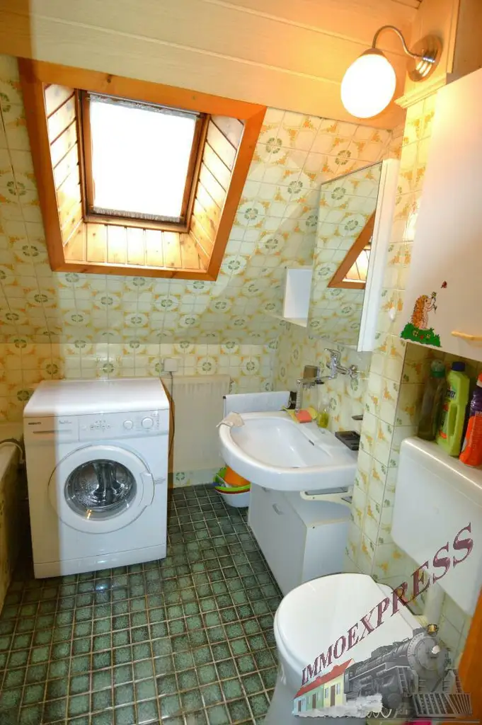 Ein-/ Zweifamilienhaus auf 1.490 m² mit Einliegerwohnung und Garage - Sackgasse