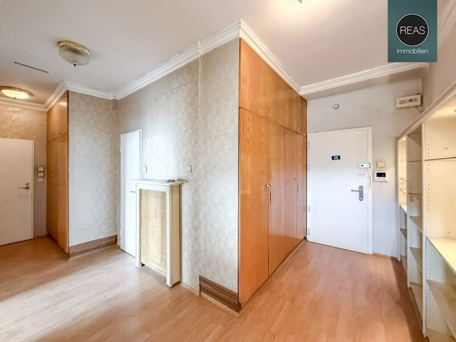 Wohnungspaket in Top-Innenstadtlage! 2 nebeneinander liegende Wohnungen mit 2 Loggien, neuen Fenstern und unverbautem Traumblick!