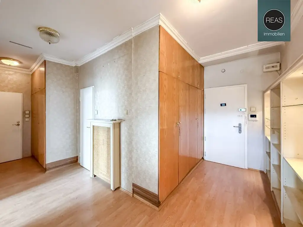 Wohnungspaket in Top-Innenstadtlage! 2 nebeneinander liegende Wohnungen mit 2 Loggien, neuen Fenstern und unverbautem Traumblick!