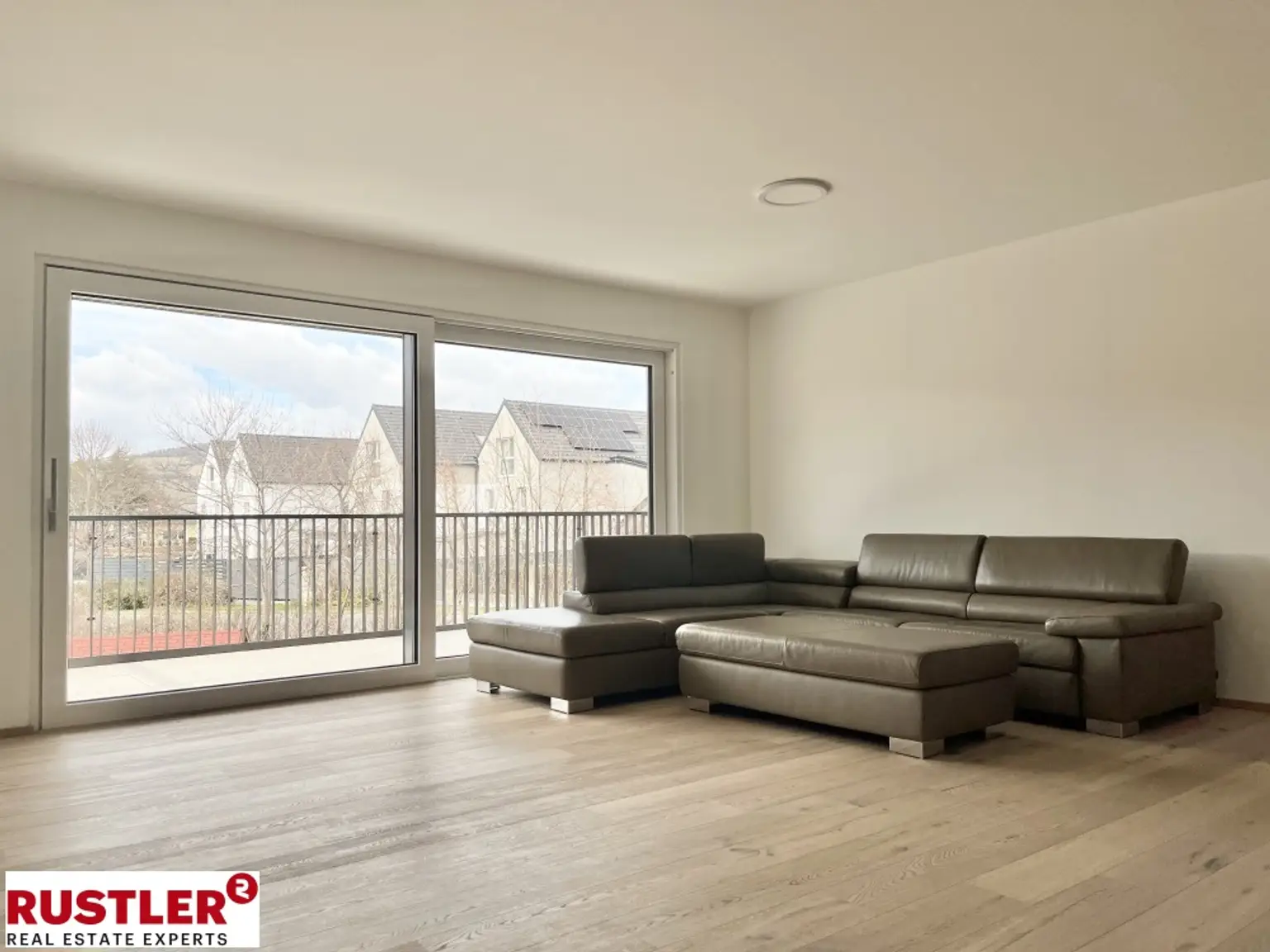 Helle Top ausgestattete Wohnung mit großem Balkon!