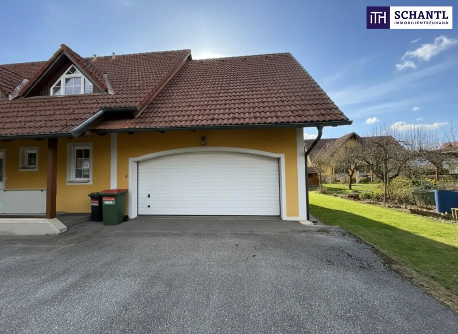 SONNENLAGE - Neuwertiges ca. 160m2 großes Traumhaus mit idyllischem Garten + Terrasse, 2 Garagen & Top-Ausstattung in Ruhelage