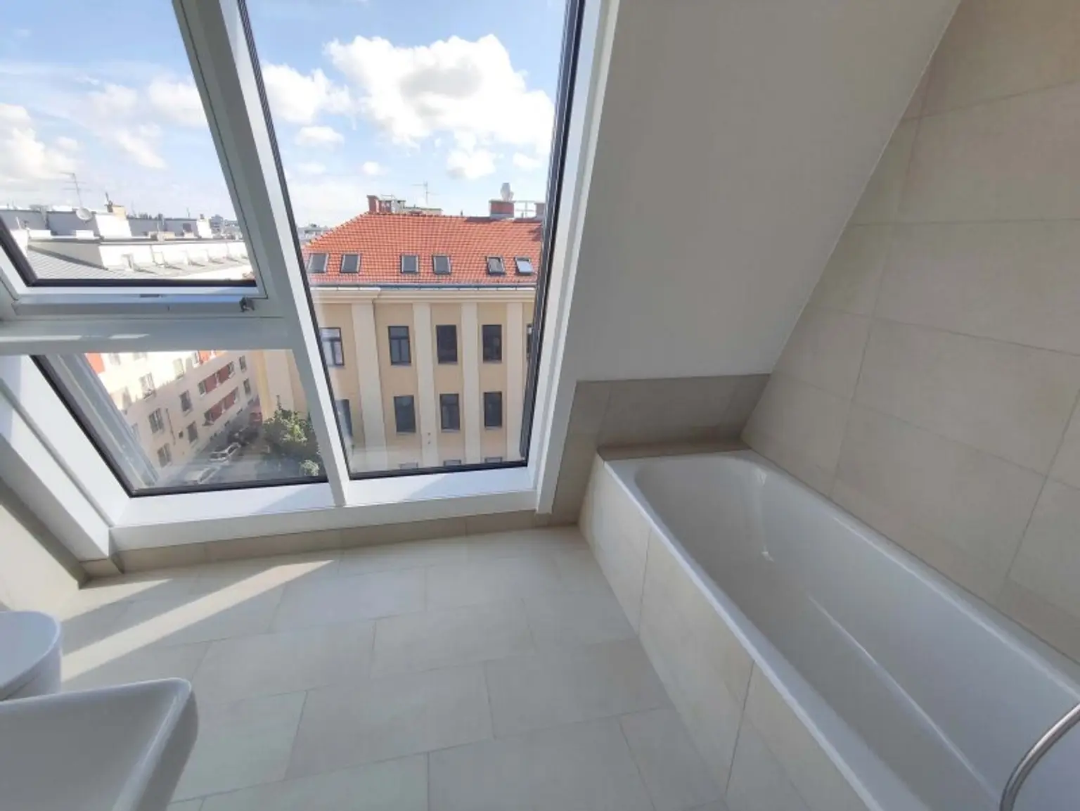 DACHGESCHOß-4-Zimmer-ERSTBEZUG mit Terrasse und privatem Liftzugang! Top 1/40