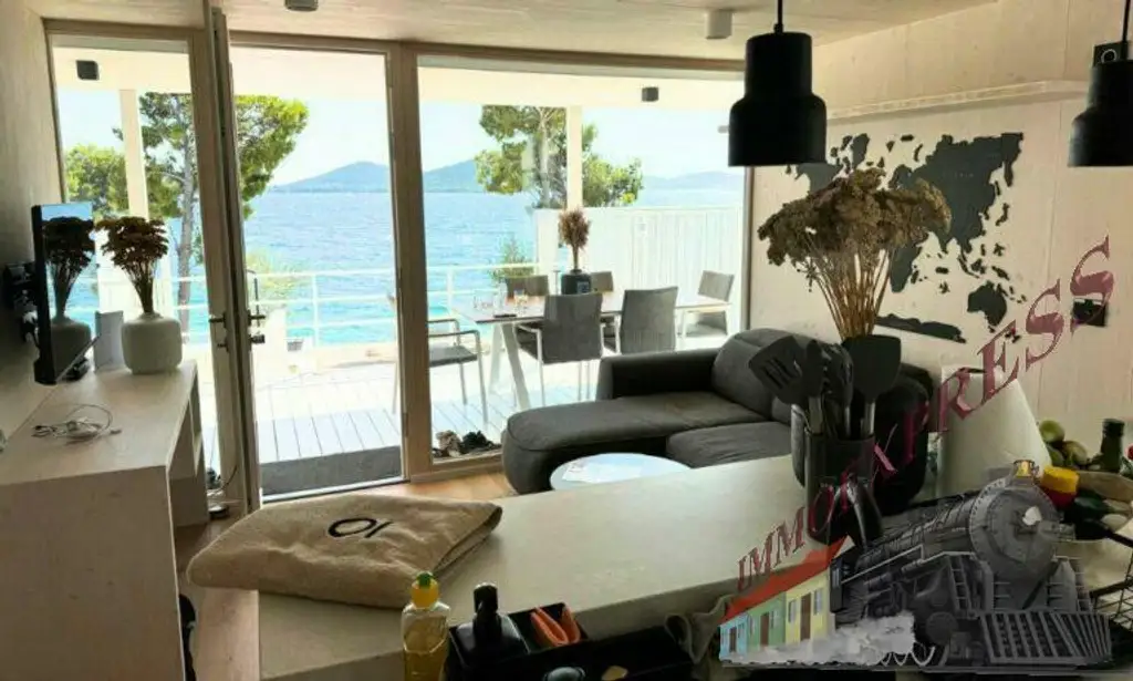 Villa Gioia – Moderne Strandvilla mit 45 m² Wohnfläche und 65 m² Terrasse im BUQEZ-Resort, Dalmatien