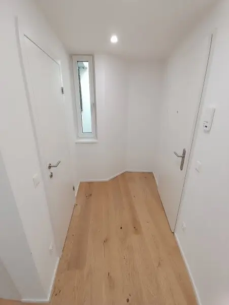 Moderne Dachgeschoss-Wohnung mit Freifläche in Bestlage! Nähe U4 Margaretengürtel & Pilgramgasse! Verfügbar ab 01.02.2026!