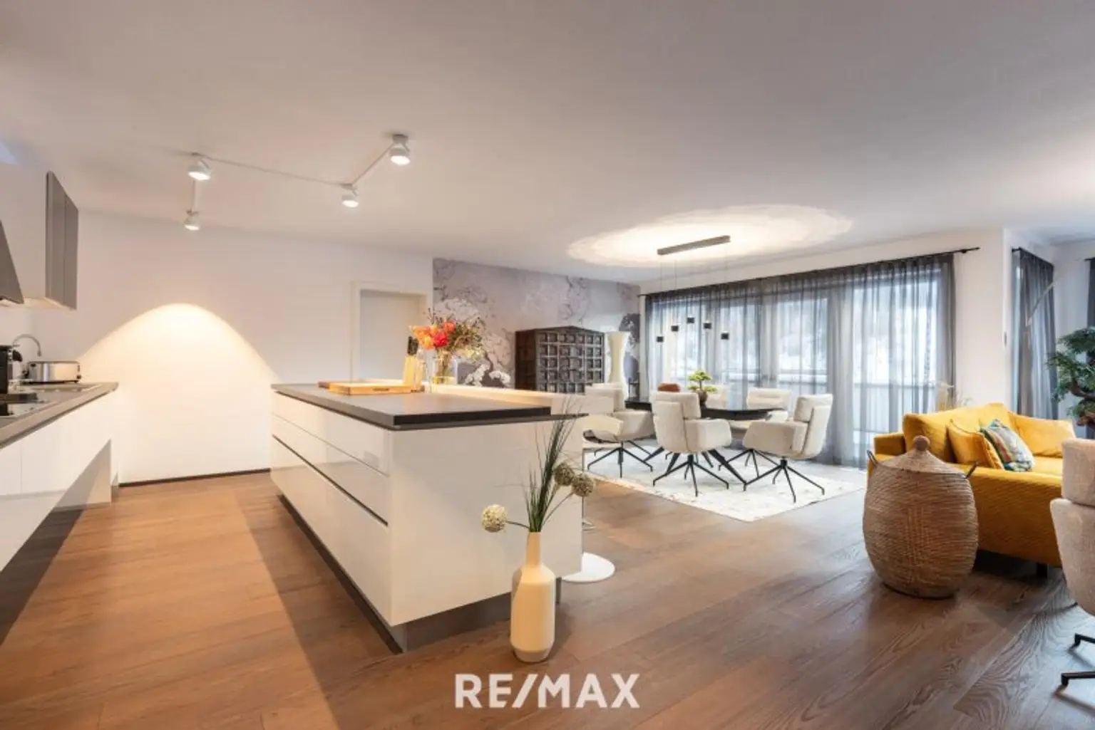 Küche mit Wohn- Essbereich