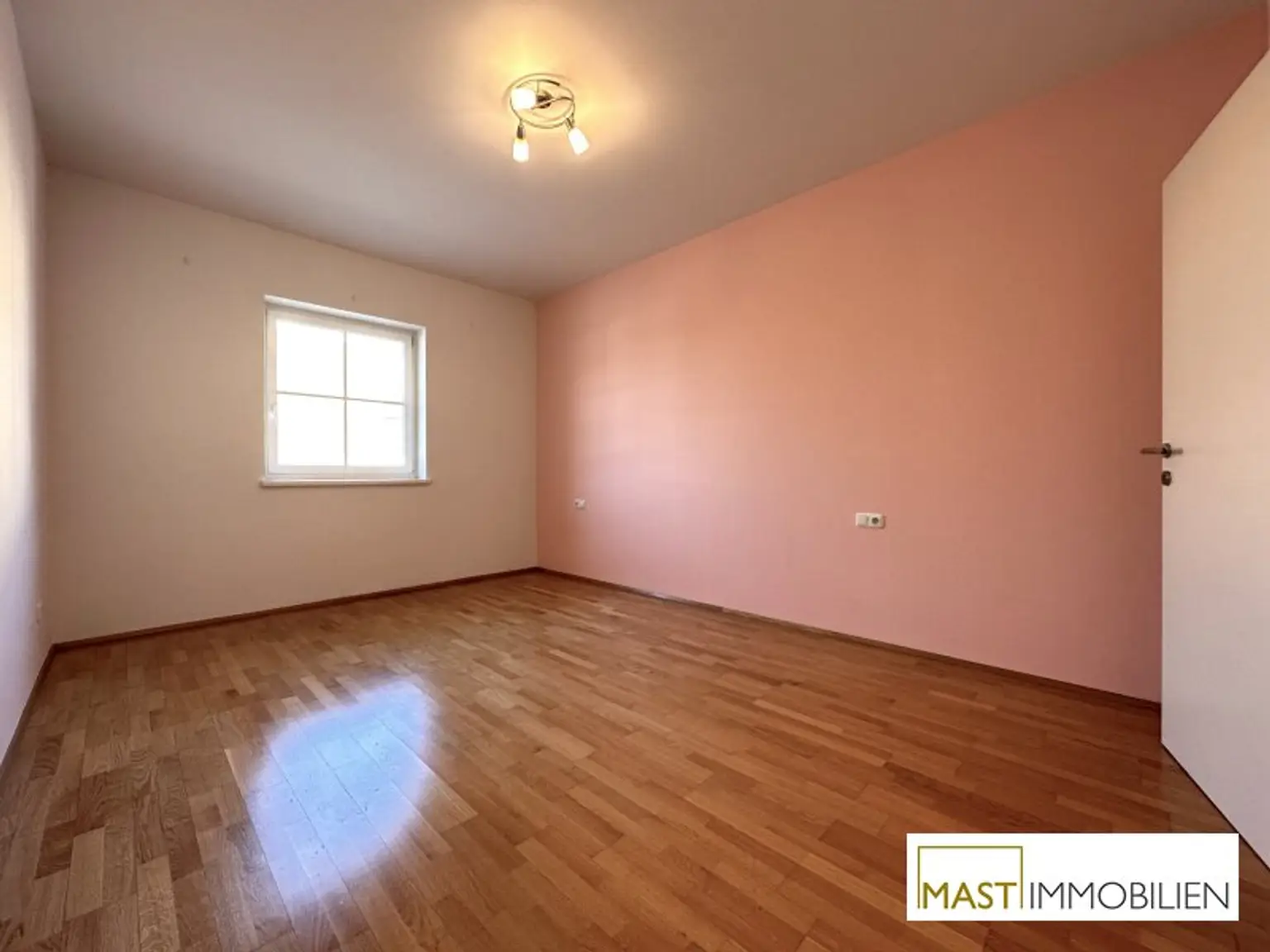 Optimal aufgeteilte 4 - Zimmer Wohnung inkl. Einbauküche & Balkon in Guntramsdorf