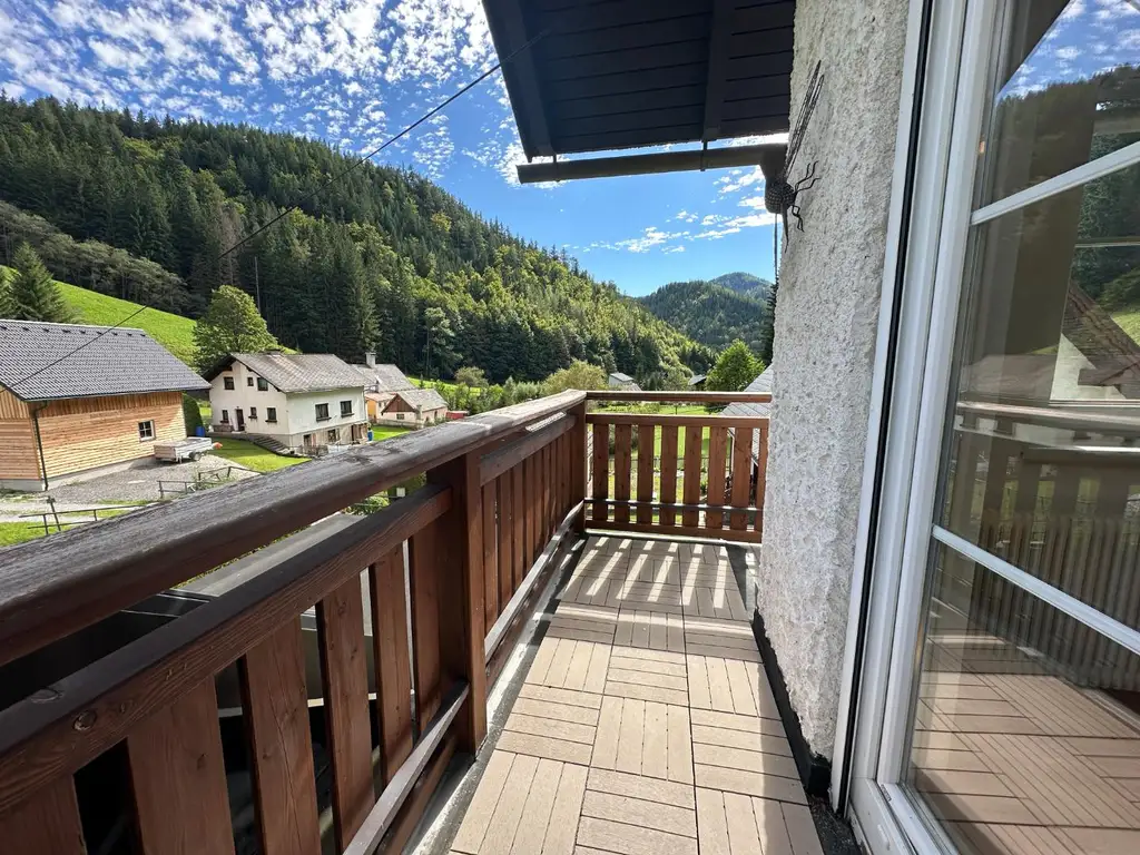 ***Idyllisches Ein- bis Zweifamilienhaus – Natur pur und sofort beziehbar !***