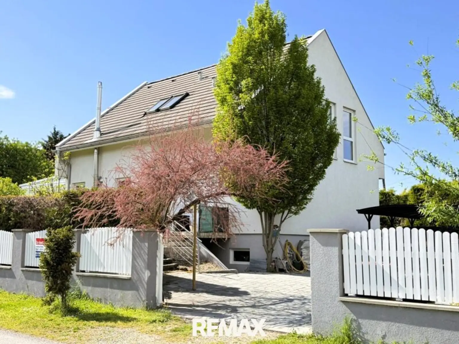 1 Haus Straße Einfahrt