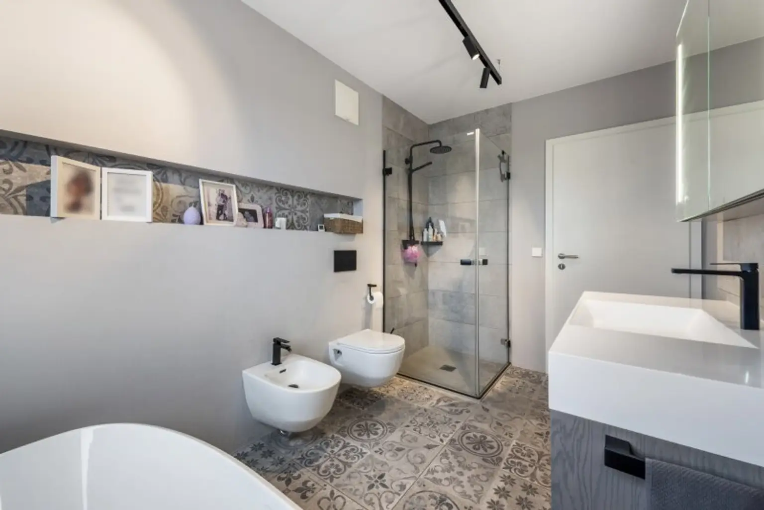Rarität und Wohntraum! Dachgeschosswohnung mit südwestseitiger Terrasse an der oberen Alten Donau auf Eigengrund! Garagenplatz inkludiert