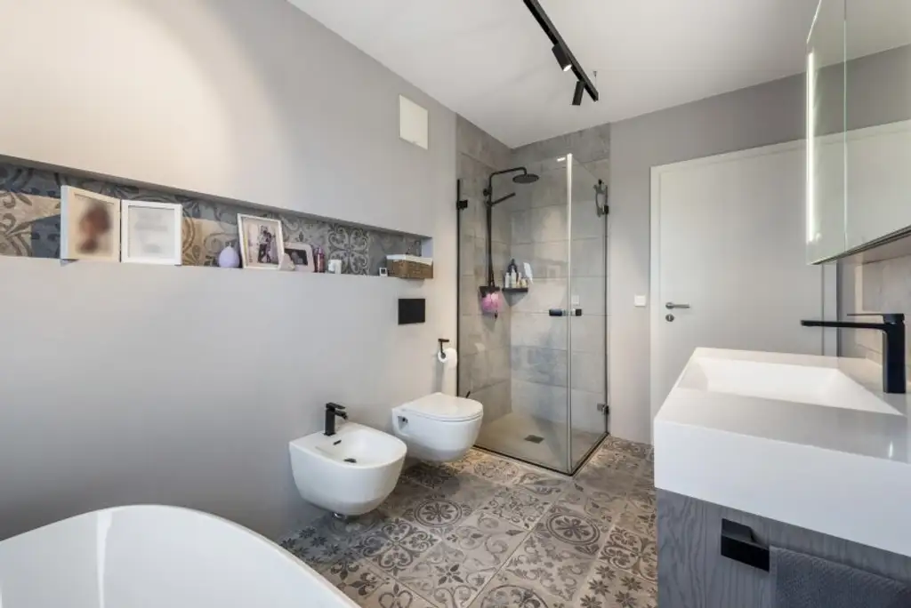 Rarität und Wohntraum! Dachgeschosswohnung mit südwestseitiger Terrasse an der oberen Alten Donau auf Eigengrund! Garagenplatz inkludiert