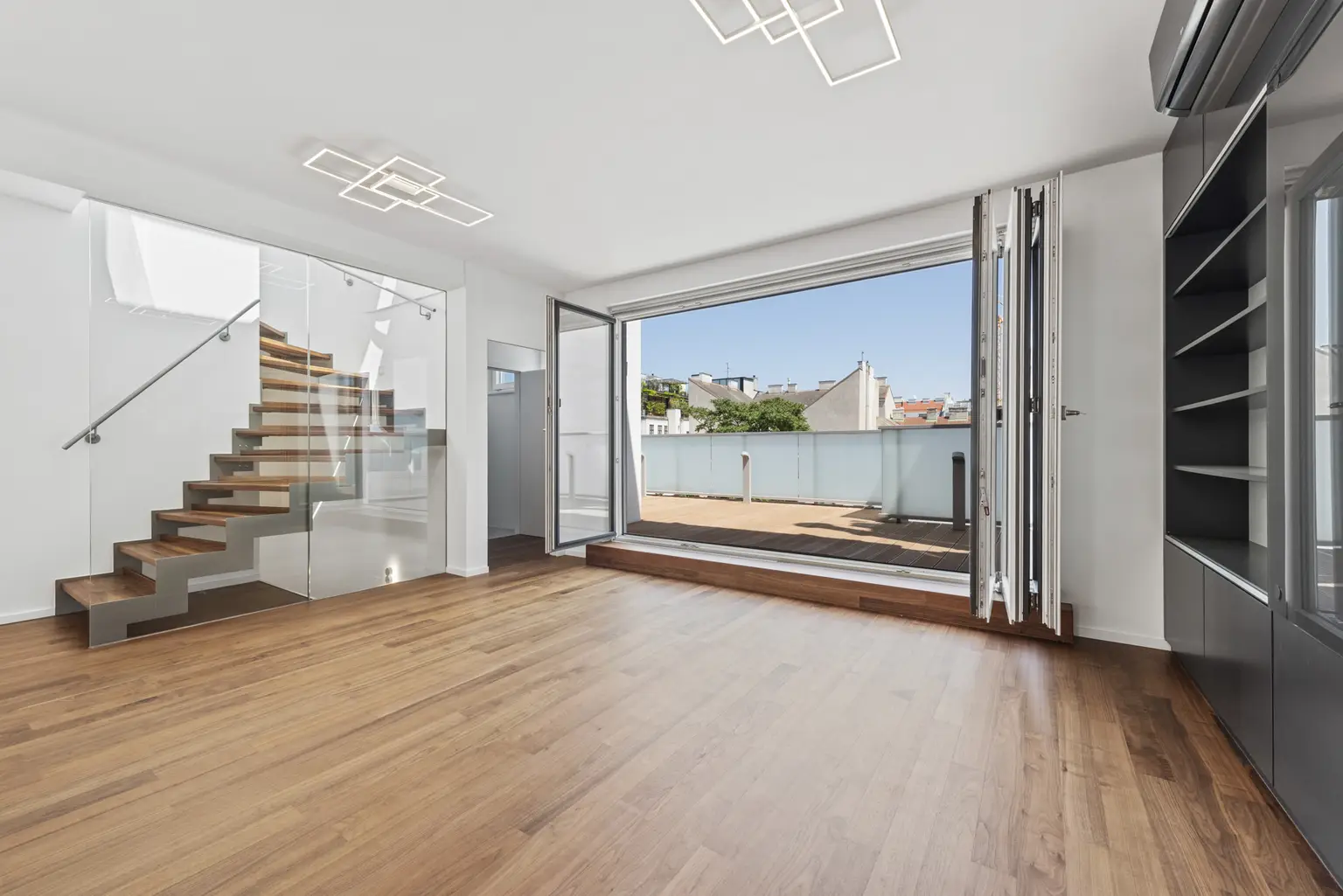 In 3 Minuten vom eigenen Pool ins pralle Leben - und trotzdem ein Familienrefugium