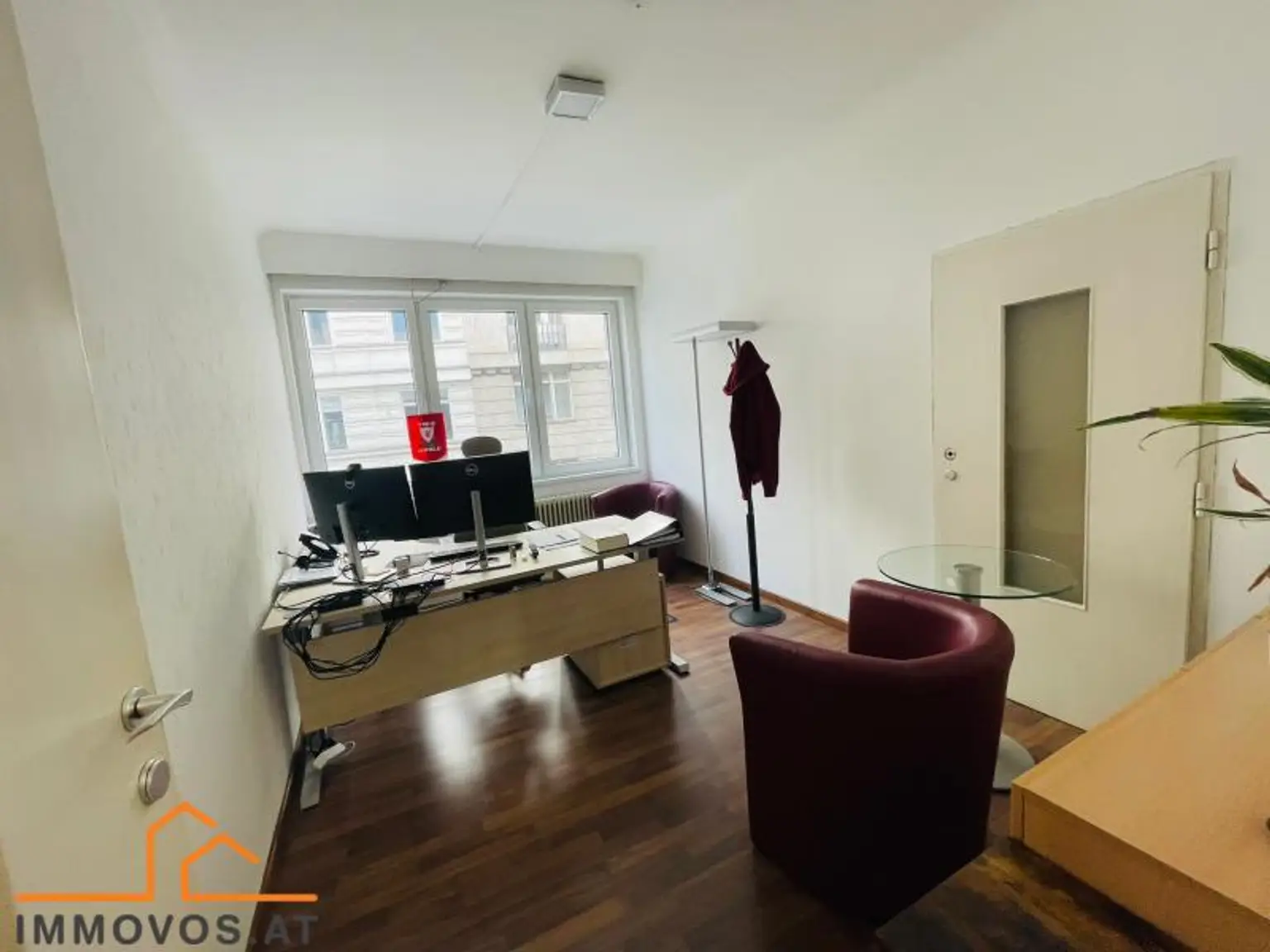 SANIERTES BÜRO IM FREIHAUSVIERTEL - 2 EINGÄNGE - 1. und 3. Stock frei