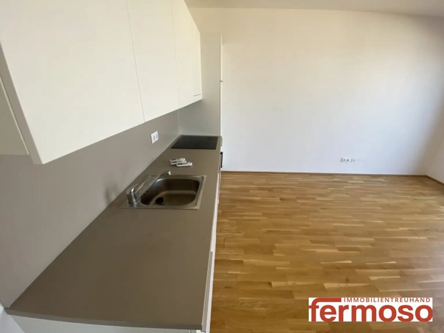 Stilvolle Dachgeschoßwohnung mit Weitblick – 1100 Wien