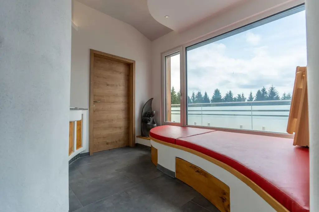 Top-Betriebsliegenschaft mit grosser Wohnung und Direktzugang zur A1 - Ideal für Lager, Dienstleistung & Lieferlogistik