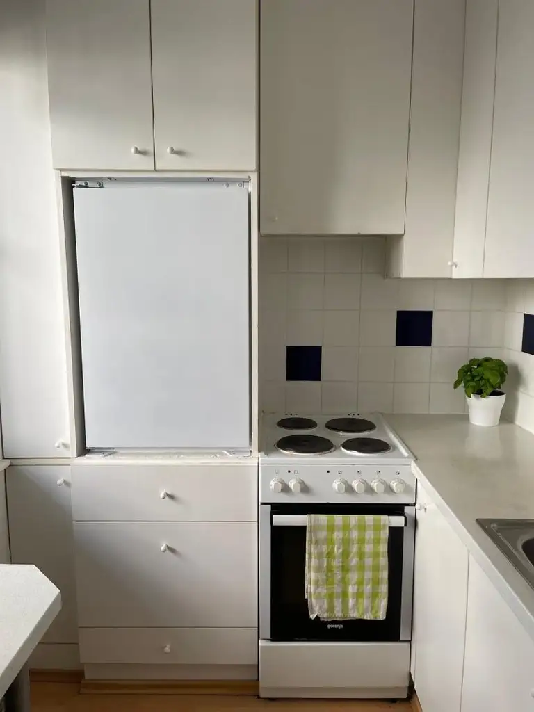 GARCONNIERE MIT LOGGIA NÄHE LAXENBURGERSTRASSE/ SOFORT TERMIN AUSMACHEN