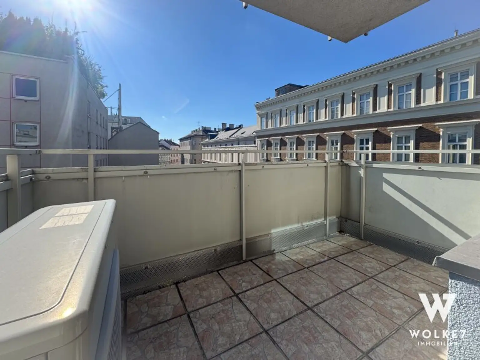 Gut aufgeteilte Wohnung mit Balkon | KFZ Stellplatz | Klimaanlage | Nähe U-Bahn U4 & 57a