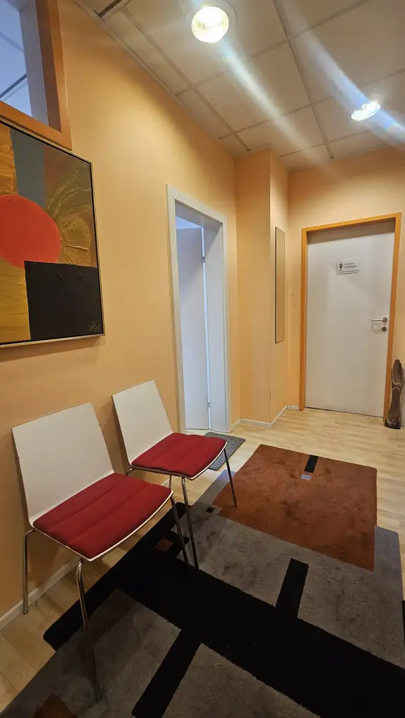 Heller barrierefreier  Büroraum für individuelle Nutzung zu vermieten