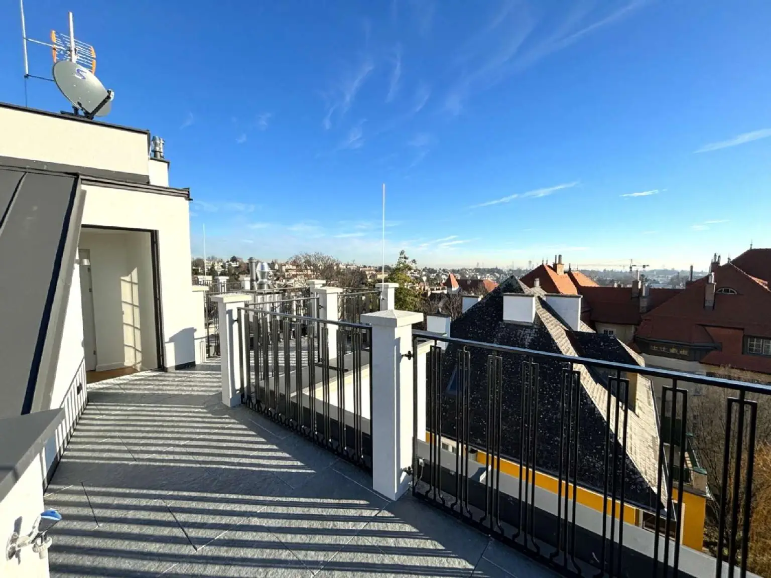 Stilvolle Dachmaisonette mit 3 Terrassen in neu errichteter Stilvilla + Garage 1180 Wien