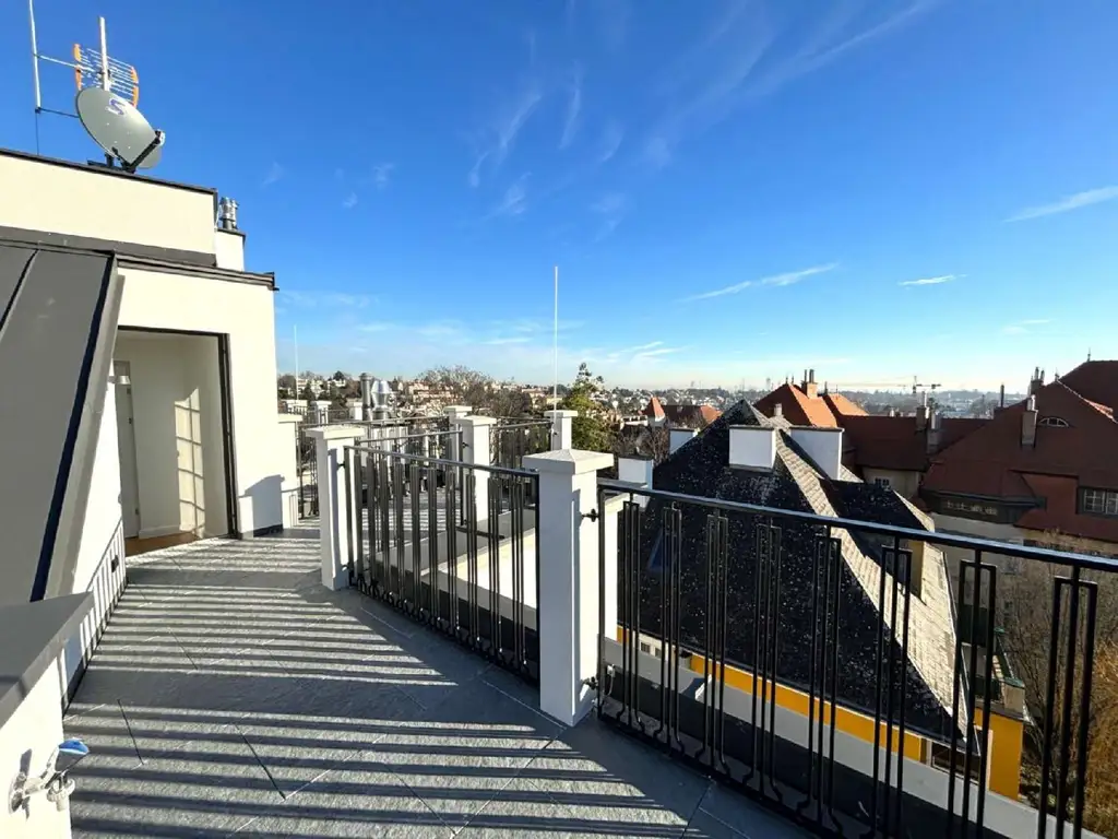 Stilvolle Dachmaisonette mit 3 Terrassen in neu errichteter Stilvilla + Garage 1180 Wien