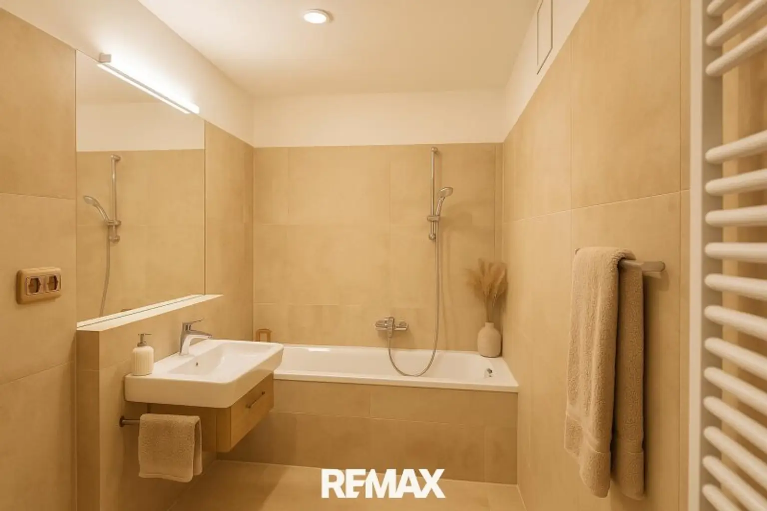 Badezimmer mit Badewanne, Homestaging