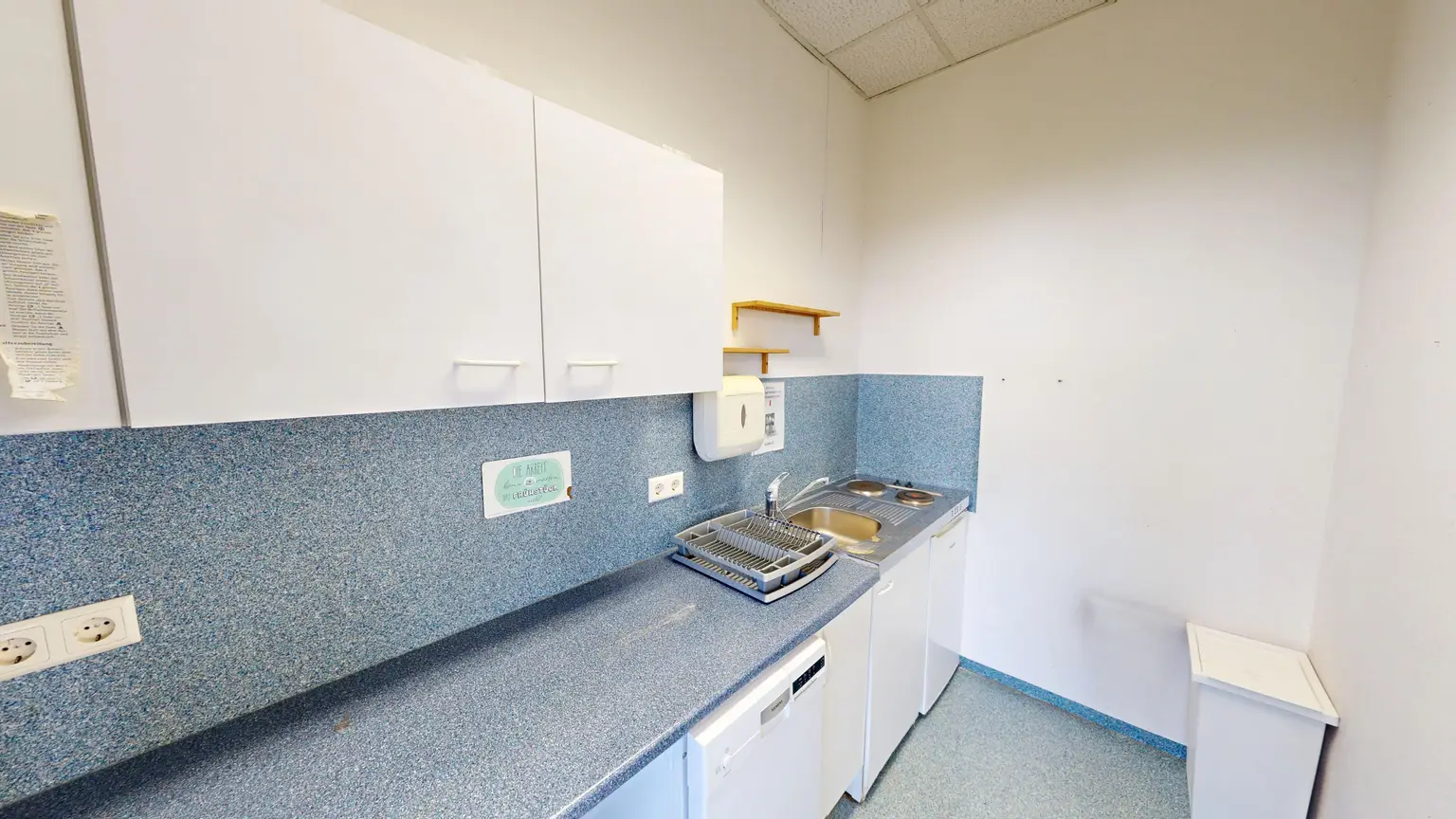 Helles 3-Zimmer Büro mit Einbauküche