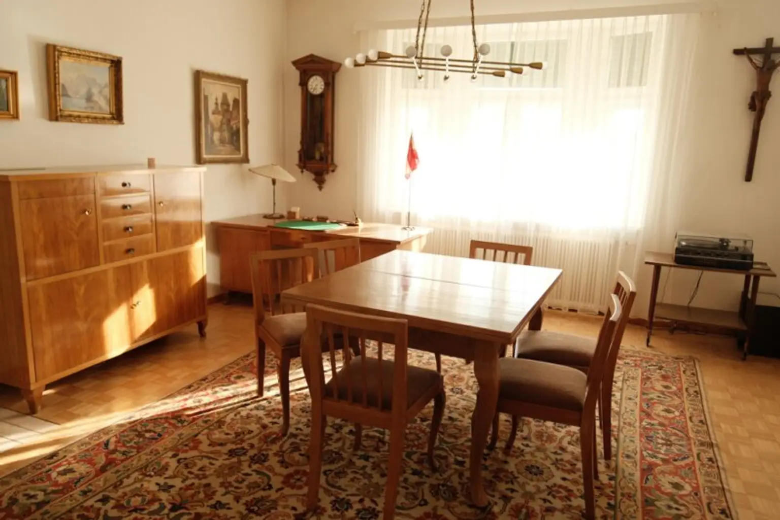 Zistersdorf: A5 - Nähe: großzügiges Wohnhaus ( 2 Wohneinheiten ) mit traumhaften Garten, Garage und Werkstatt