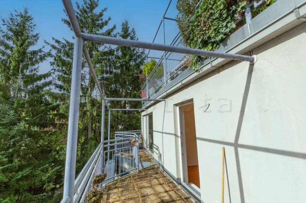 Dornbach - Pointengasse: Großzügige Terrassenwohnung mit unverbaubarem Grünblick