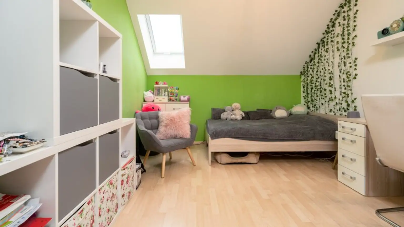 ! "take your bags and move in" ! 4,5 Zimmer, Terrasse, Garage & Pool! Grünruhelage!