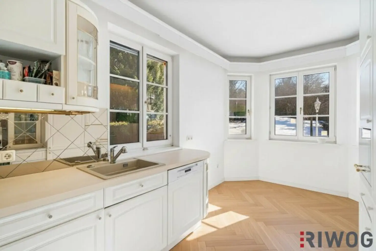 Private Estate Villa mit Fernblick | Privatwald | Virtual Tour | 4.200m2 Garten |  25 min. in den 1. Bezirk | Pool & Sauna