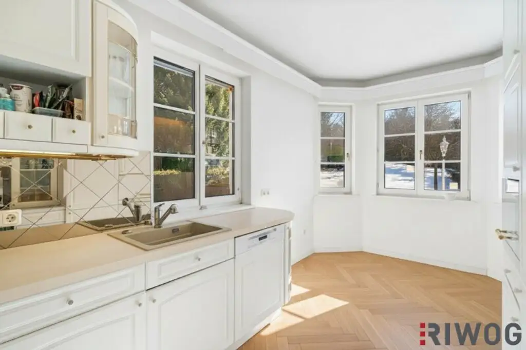 Private Estate Villa mit Fernblick | Privatwald | Virtual Tour | 4.200m2 Garten |  25 min. in den 1. Bezirk | Pool & Sauna