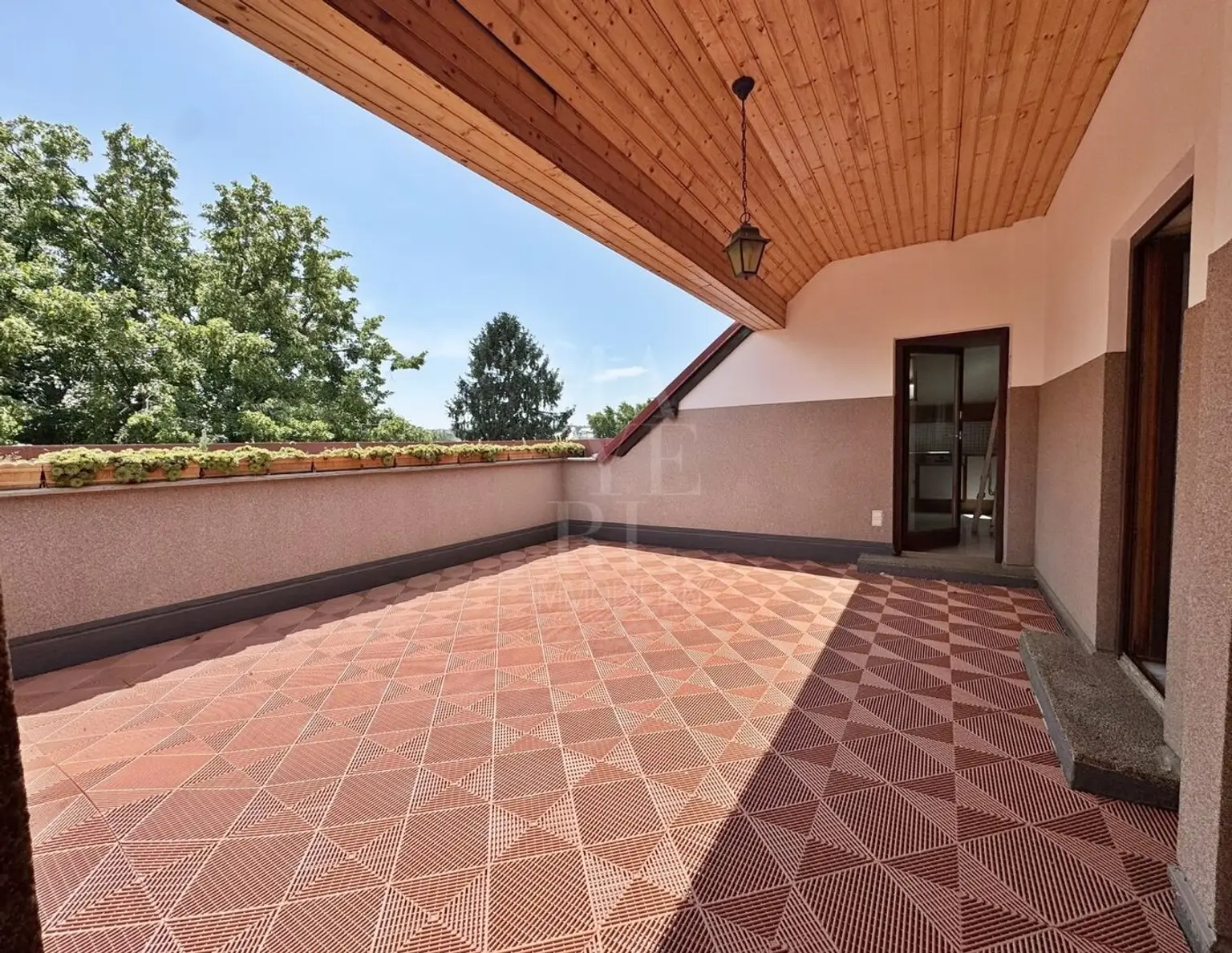 UNBEFRISTETE Dachterrassenwohnung nähe Saarplatz (ohne Lift)