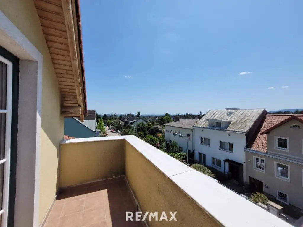 Elegante Villa im Landhausstil mit Riesengarage