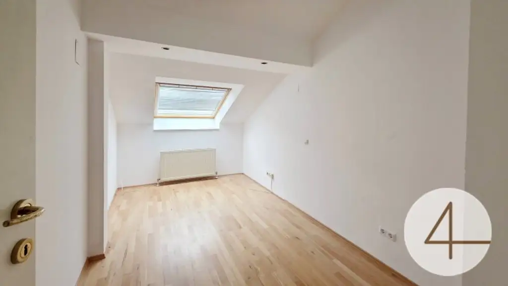 Gesamtes Dachgeschoß steht zum Verkauf