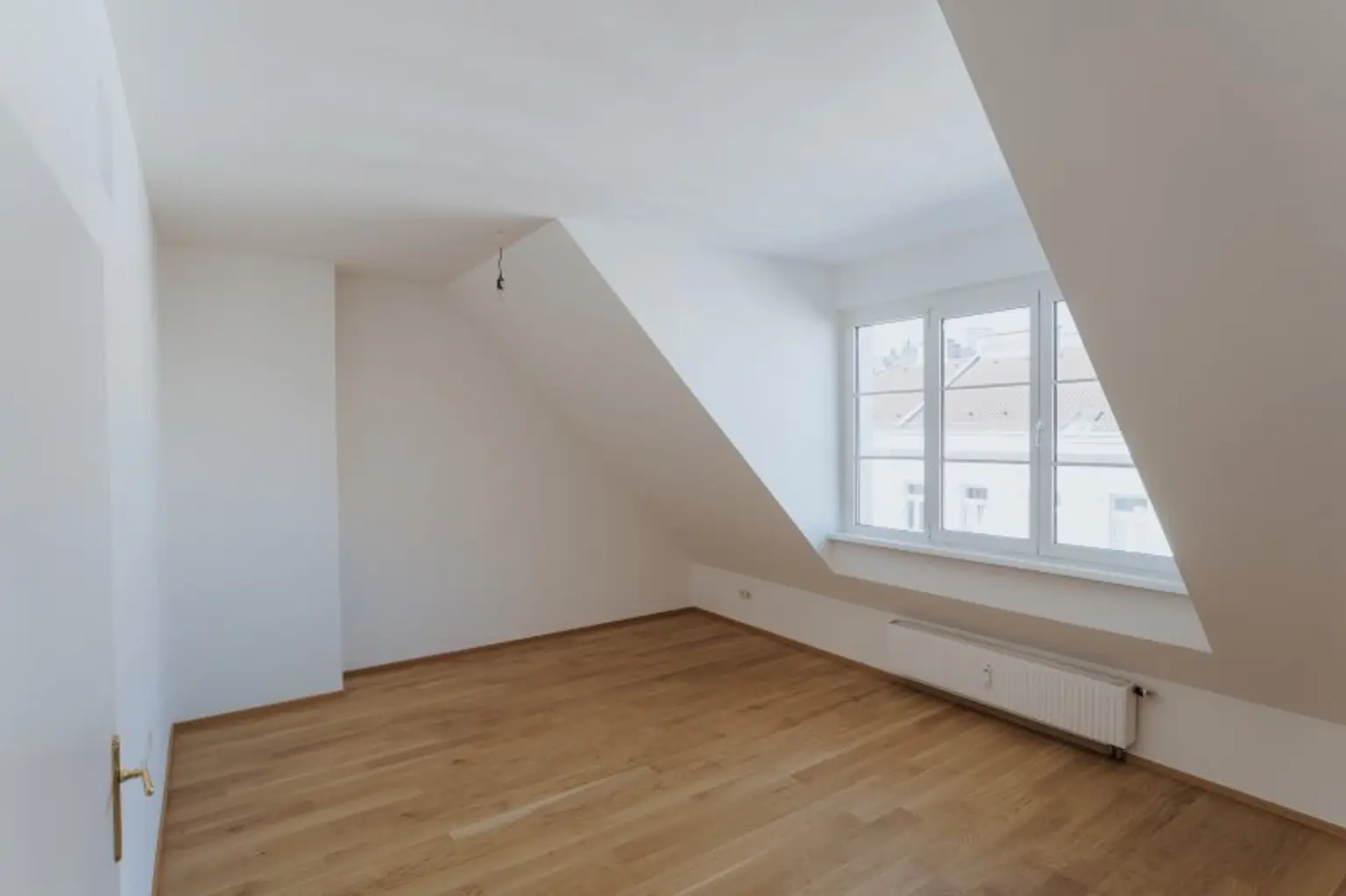 Schöne klimatisierte 3 Zimmer Maisonettewohnung im Dachgeschoß