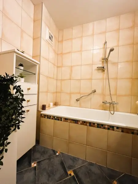 WOHNEN MIT AUSBLICK: Wunderschöne 3-Zimmerwohnung mit 2 verglasten Balkonen nahe Stadtgrenze von INNSBRUCK!