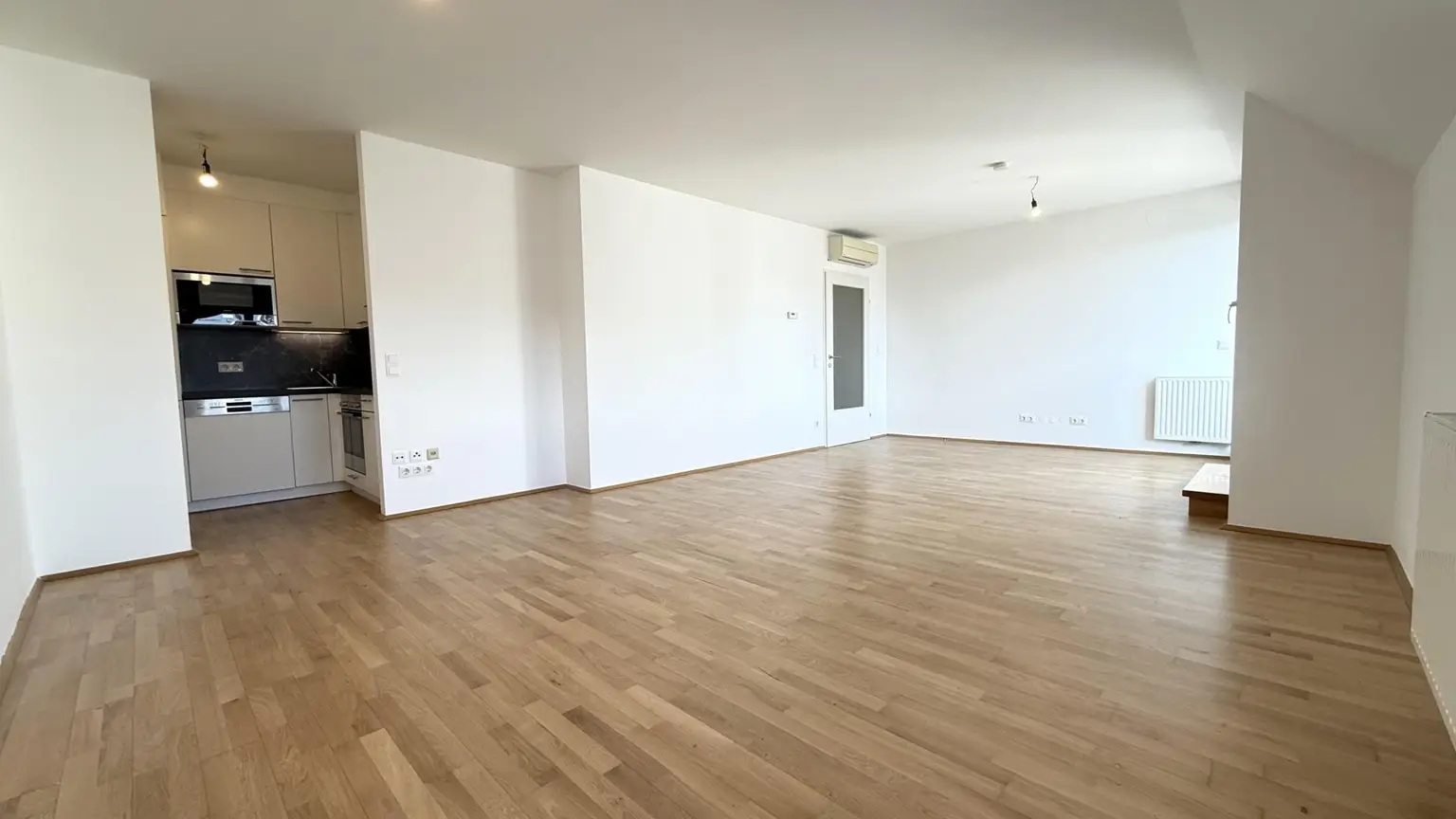 Wohnzimmer - Blick zur Küche