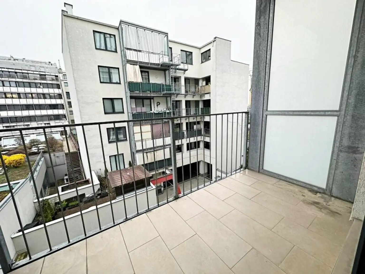 HUMBOLDTGASSE, U1 NÄHE, 76 m2 Neubau inkl. 4 m2 Loggia, Wohnküche, 2 Zimmer, gefördert, 2. Liftstock