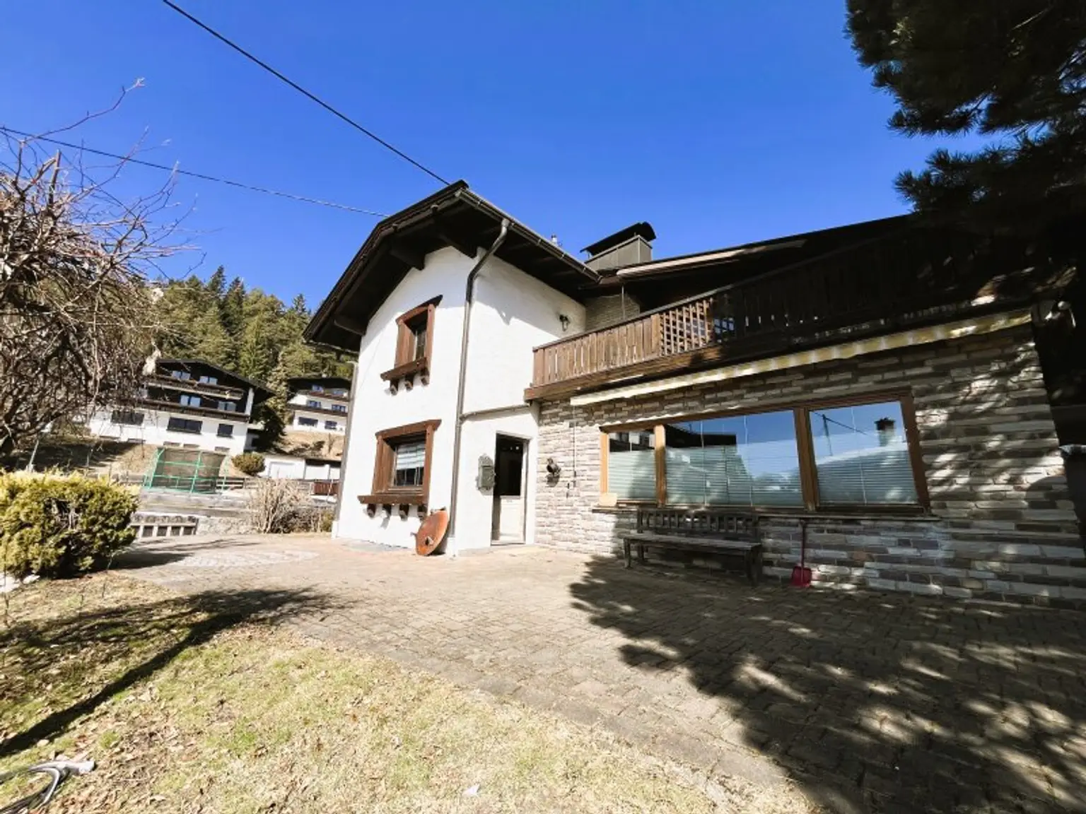 WOHNPERLE in Seefeld: 104m² große 4-Zimmerwohnung mit TIROLER ZIRBENSTUBE und 3 Balkonen fußläufig zum Skigebiet!