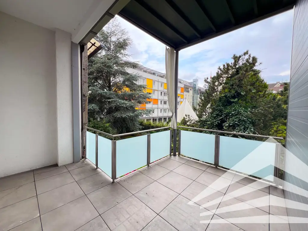 Wunderschöne 3 Zimmer-Altbauwohnung mit Küche und großem Balkon im Linzer Zentrum!