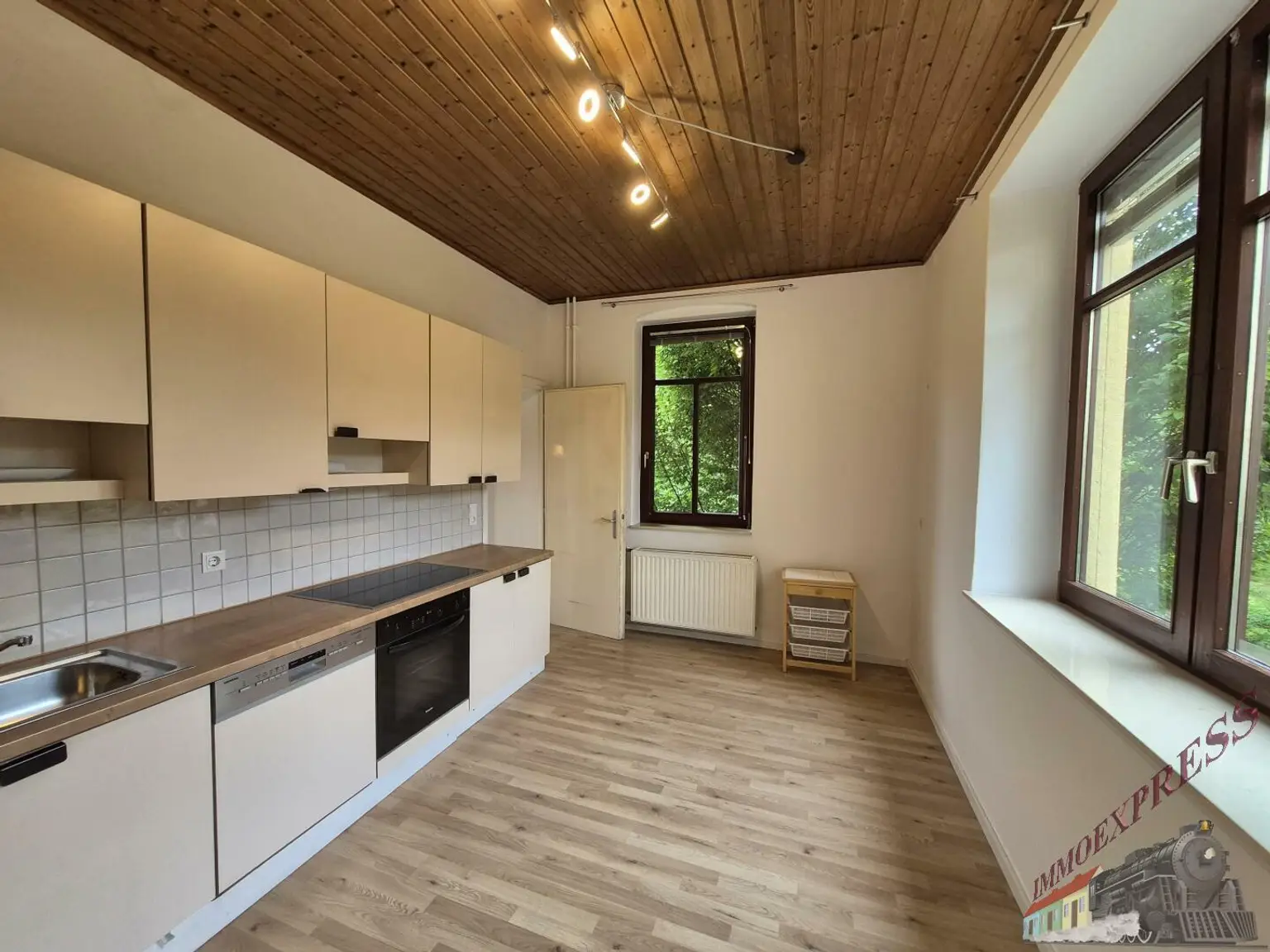 Charmantes Landhaus mit 7 Zimmern und Grünblick - ideal für Naturliebhaber.