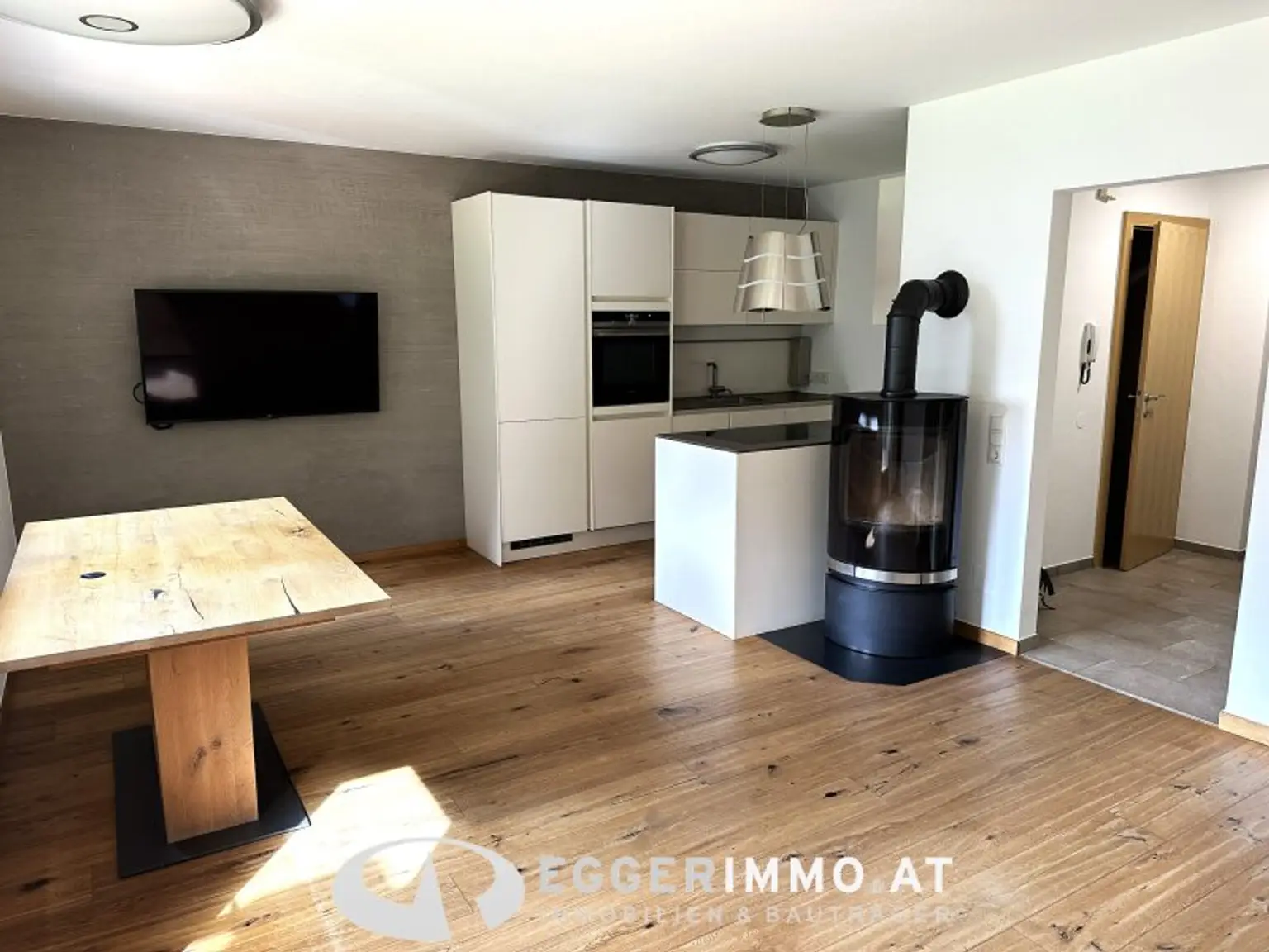 5710 Kaprun: Rent: Garden Apartment; Falkenbachwandgasse, 3-room apartment on 2 floors, partially furnished! Fireplace! Parkingplace