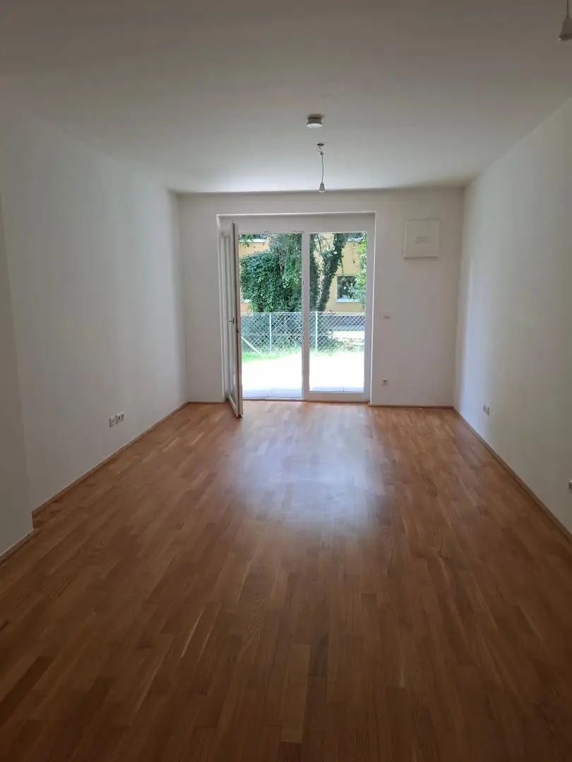 2-Zimmer-Wohnung mit Terrasse und Eigengarten und 2 Parkplätzen (1 x in Tiefgarage) zu vermieten