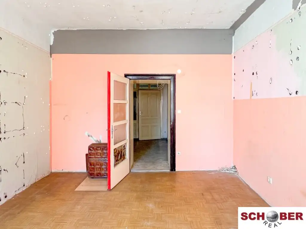 Sanierungsbedürftige Altbauwohnung