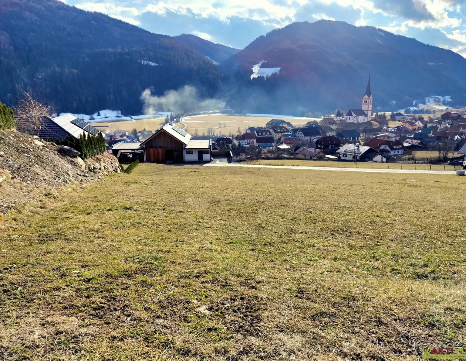 Leistbarer Wohn-Baugrund mit Fernblick. - Ruhige Lage nahe dem Zentrum. - Infrastruktur fußläufig erreichbar.