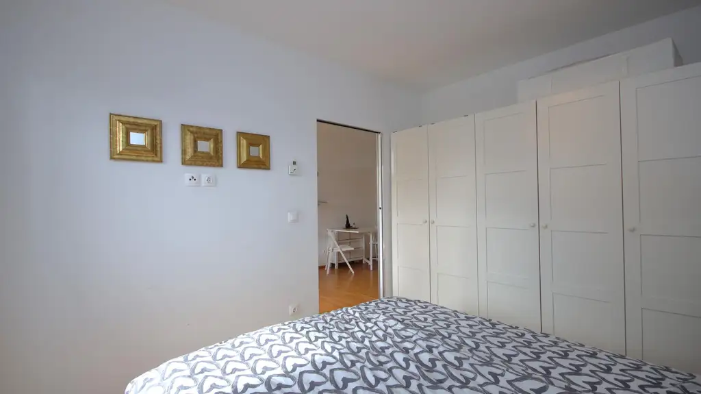 Bezugsfertige vollmöblierte 2-Zimmer-Wohnung mit Balkon