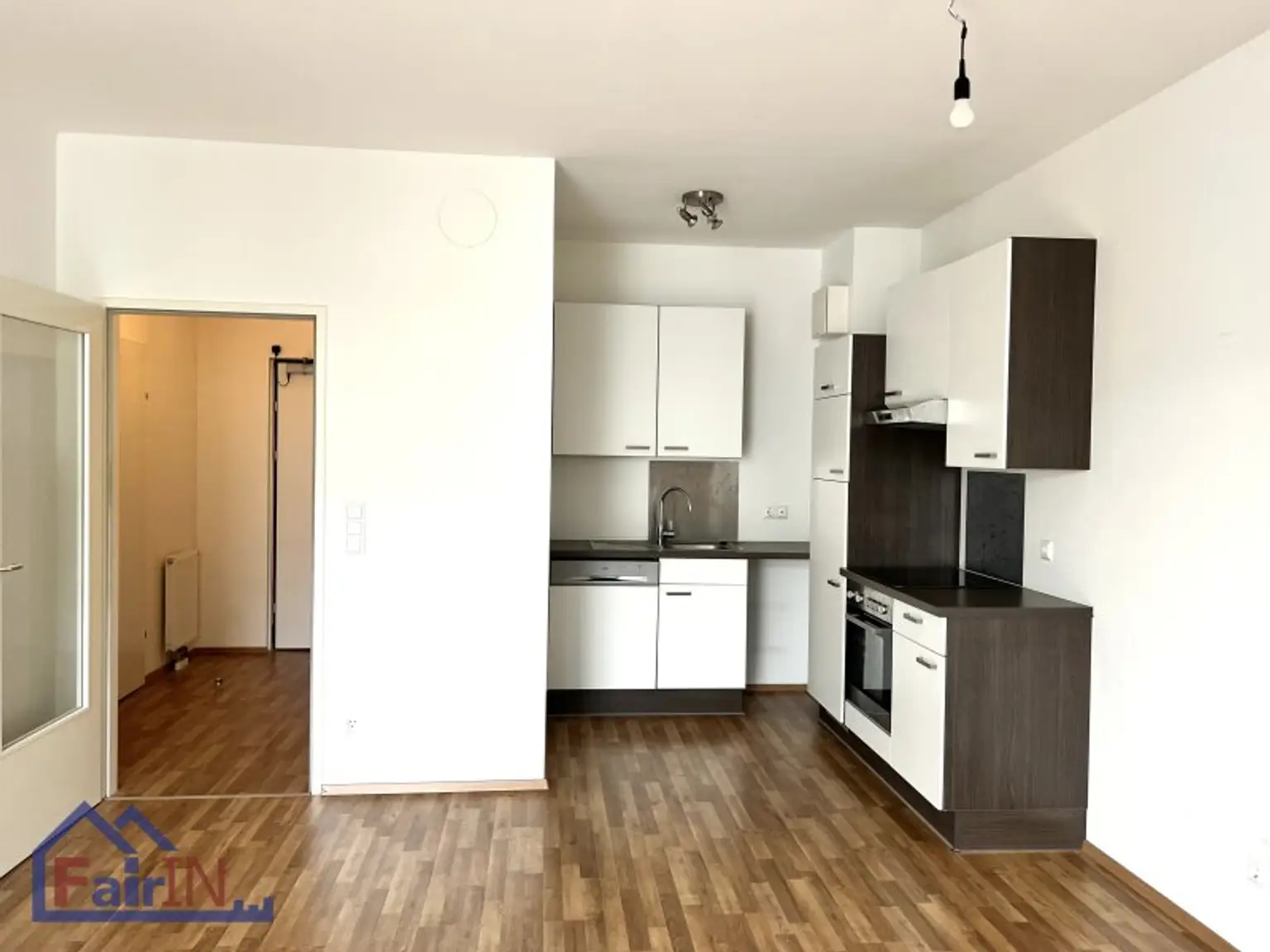 DIREKT BEIM HAUPTBAHNHOF - WOHNUNG MIT BALKON ZU VERKAUFEN