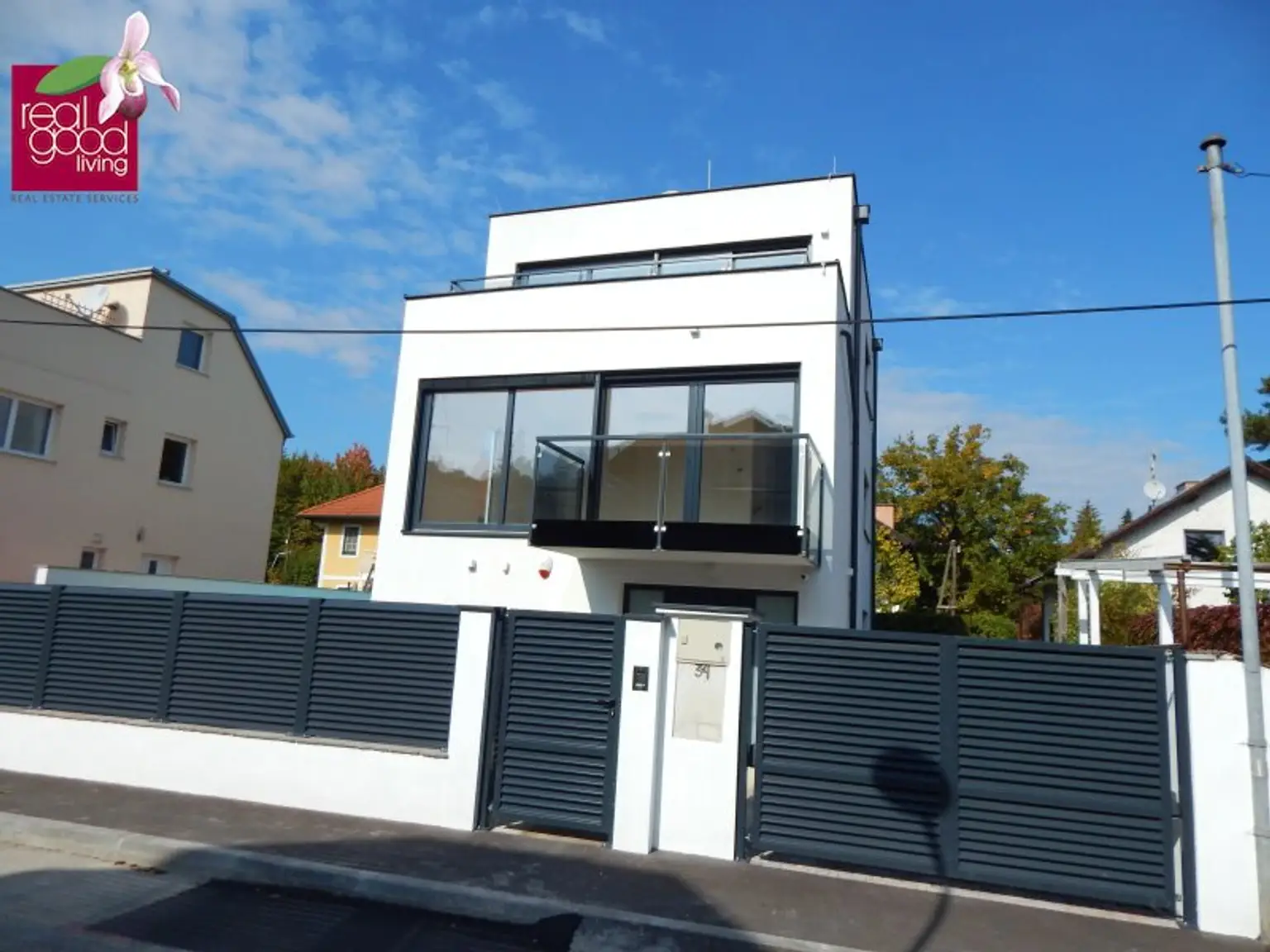 PROVISIONSFREI – Villa mit Pool, voll unterkellert – mit Top-Ausstattung