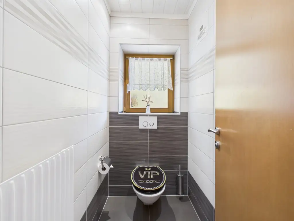 Exklusives Wohnjuwel mit Panoramablick auf die Sternbergkirche – sonnig und ruhig gelegen