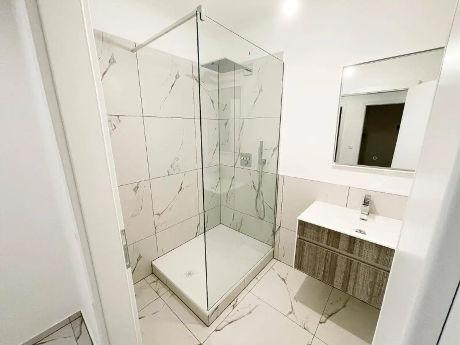 Exquisite, neu sanierte Wohnung in bester Lage – Ihr Traumzuhause wartet!