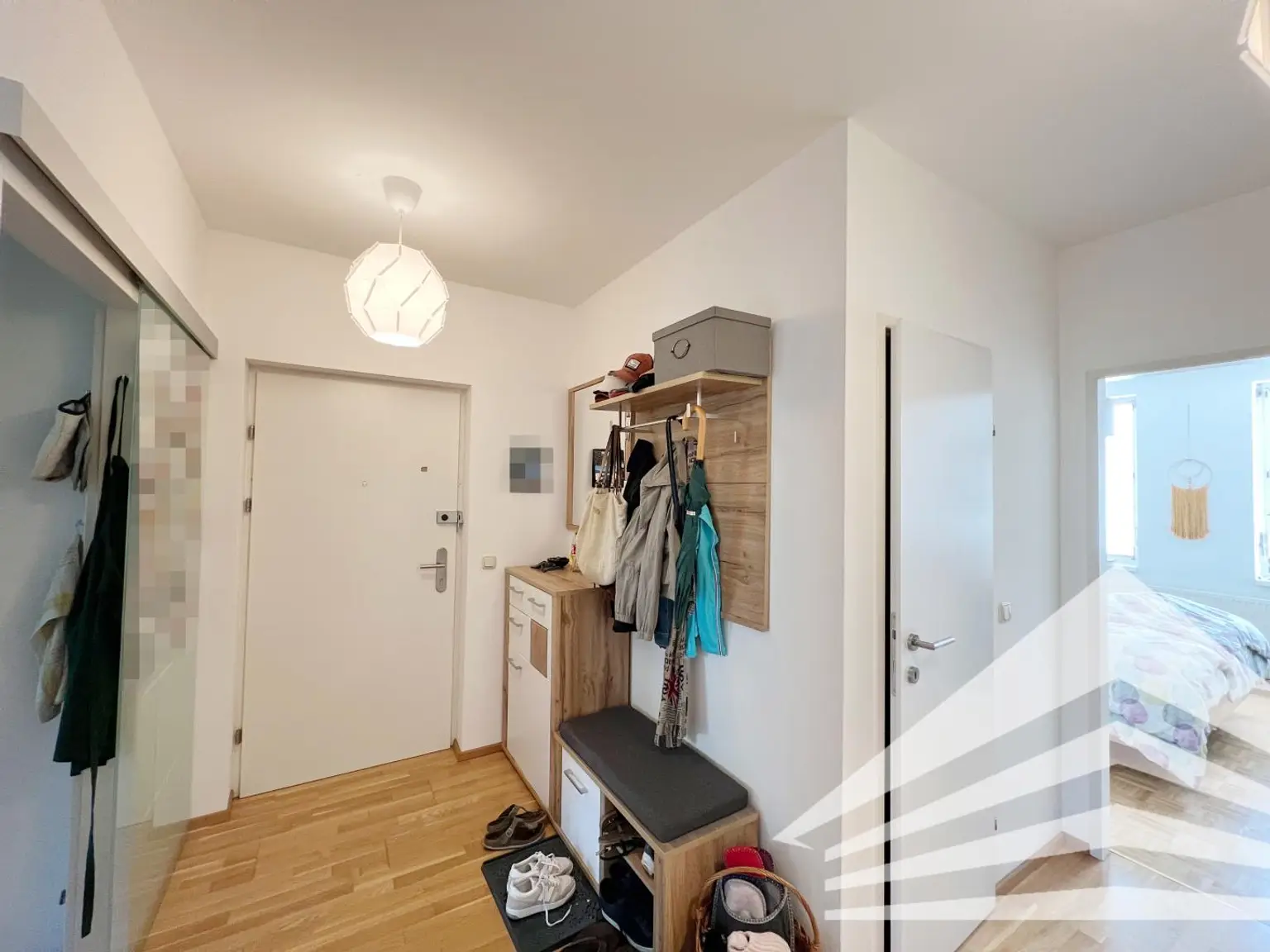 Gut aufgeteilte 3-Zimmer Wohnung mit Innenhof-Loggia und Küche!